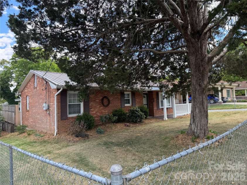 203 Laurel Street, Valdese, NC 28690.  MLS# CAR4371951, YatesRealty ID 17104. 