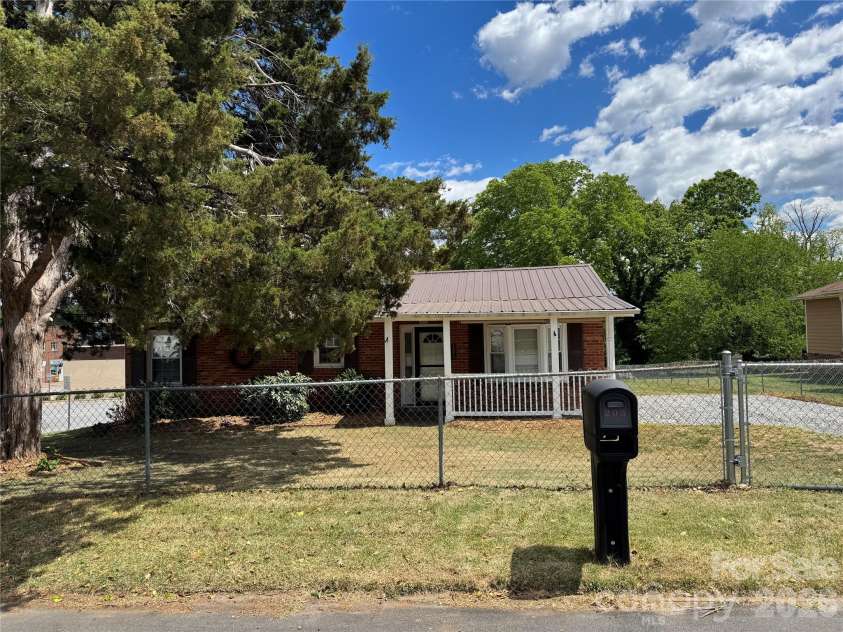 203 Laurel Street, Valdese, NC 28690.  MLS# CAR4371951, YatesRealty ID 17104. 