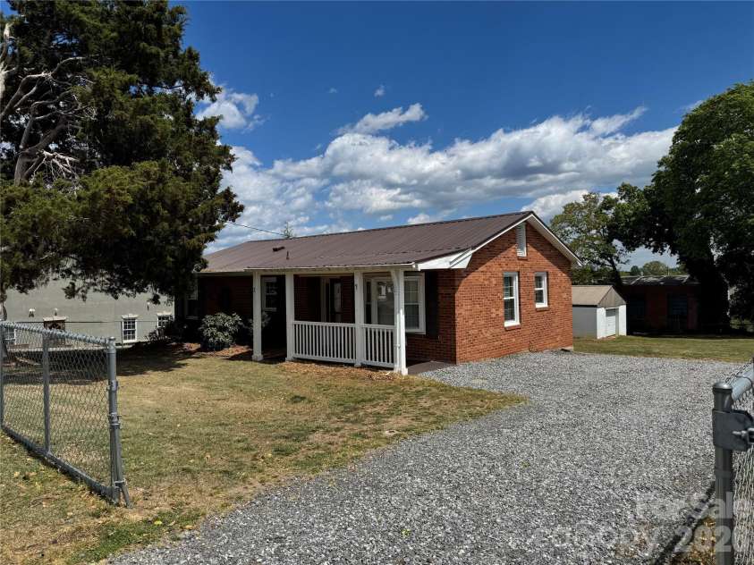 203 Laurel Street, Valdese, NC 28690.  MLS# CAR4371951, YatesRealty ID 17104. 