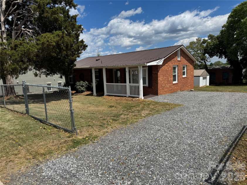 203 Laurel Street, Valdese, NC 28690.  MLS# CAR4371951, YatesRealty ID 17104. 