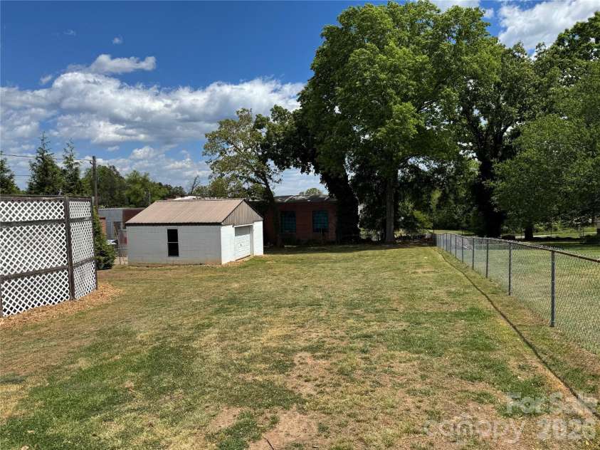 203 Laurel Street, Valdese, NC 28690.  MLS# CAR4371951, YatesRealty ID 17104. 