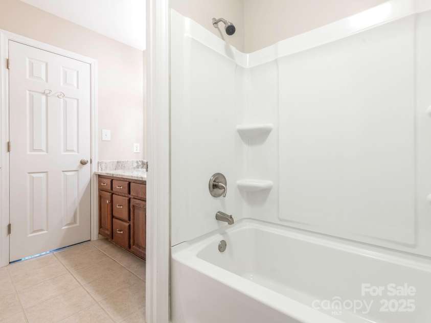 3815 Glen Haven Drive, Concord, NC 28027.  MLS# CAR4246177, YatesRealty ID 17104. 