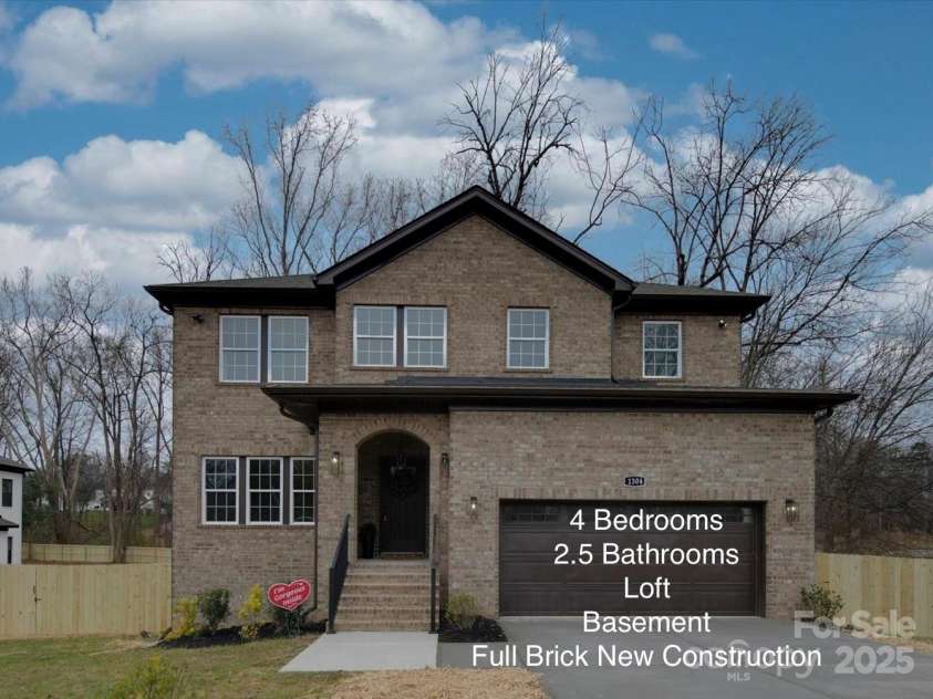 1304 Pleasant Plains Road, Matthews, NC 28105.  MLS# CAR4207949, YatesRealty ID 17105. 