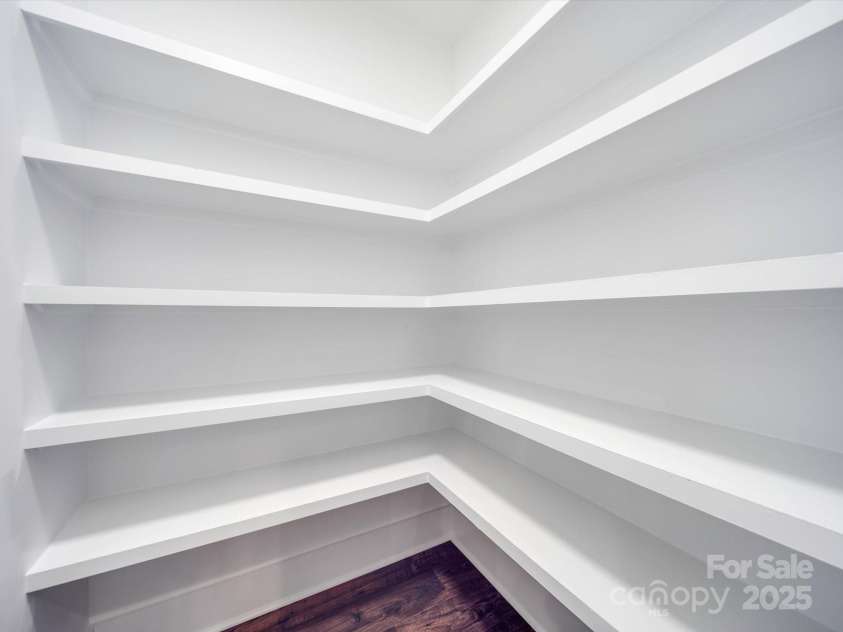 1304 Pleasant Plains Road, Matthews, NC 28105.  MLS# CAR4207949, YatesRealty ID 17105. Photo of 1304 Pleasant Plains