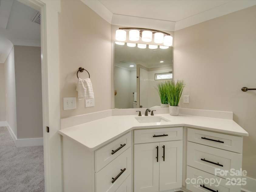 1304 Pleasant Plains Road, Matthews, NC 28105.  MLS# CAR4207949, YatesRealty ID 17105. Pic of 1304 Pleasant Plains