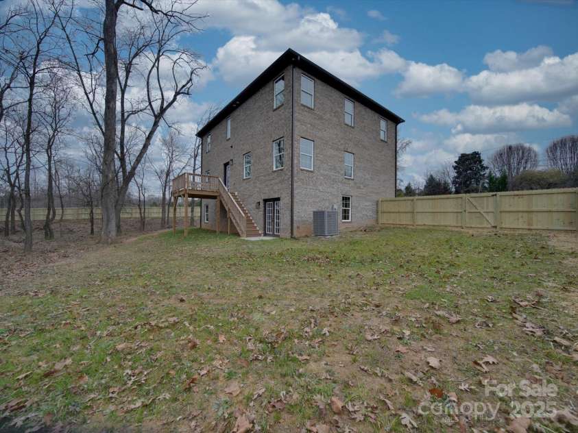 1304 Pleasant Plains Road, Matthews, NC 28105.  MLS# CAR4207949, YatesRealty ID 17105. Pic of 1304 Pleasant Plains