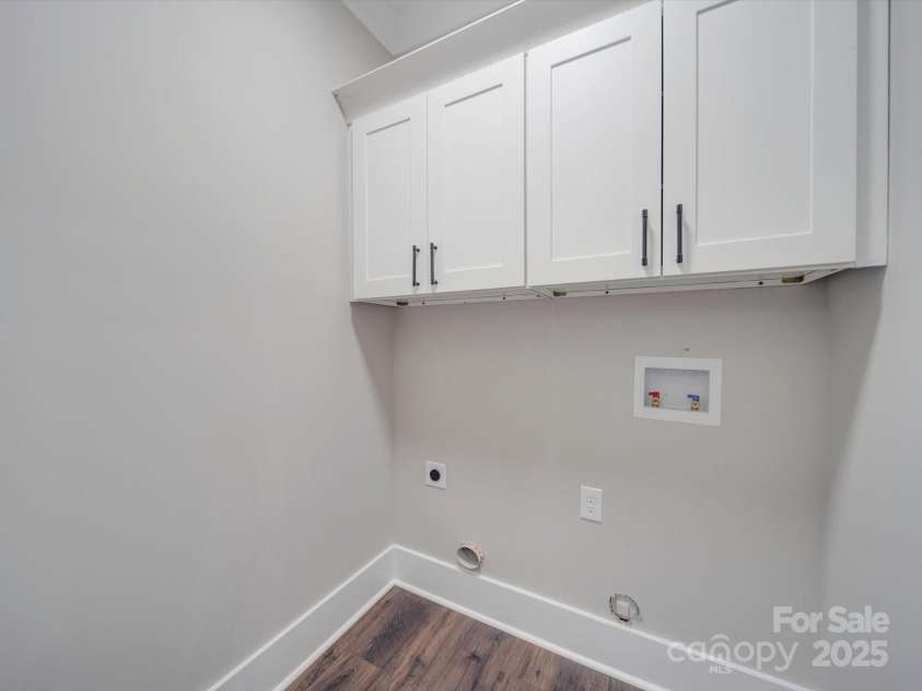 1304 Pleasant Plains Road, Matthews, NC 28105.  MLS# CAR4207949, YatesRealty ID 17105. Virtually staged photo of 1304 Pleasant Plains