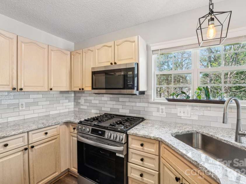 11615 Hidden Grove Trail, Charlotte, NC 28215.  MLS# CAR4240281, YatesRealty ID 17107. 