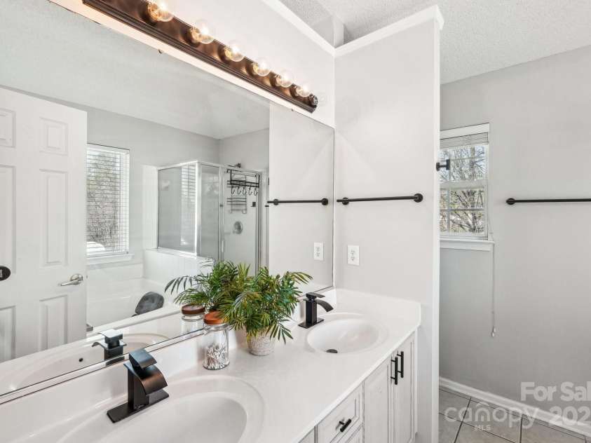 11615 Hidden Grove Trail, Charlotte, NC 28215.  MLS# CAR4240281, YatesRealty ID 17107. 