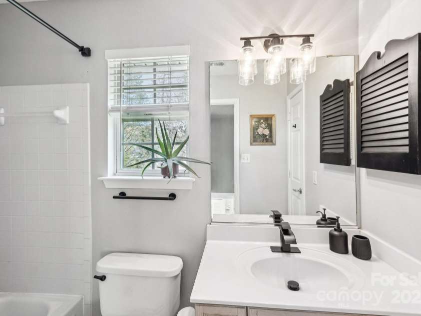 11615 Hidden Grove Trail, Charlotte, NC 28215.  MLS# CAR4240281, YatesRealty ID 17107. 