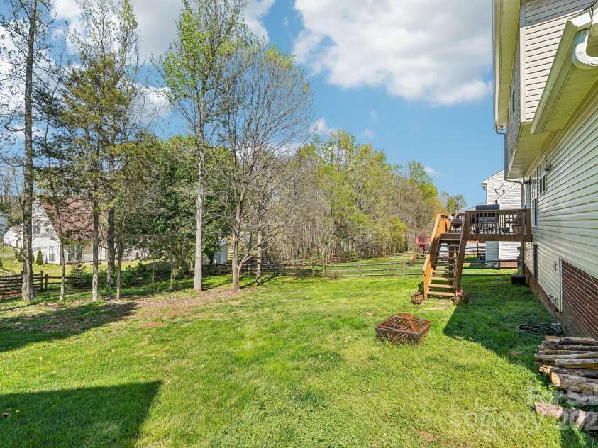 11615 Hidden Grove Trail, Charlotte, NC 28215.  MLS# CAR4240281, YatesRealty ID 17107. 