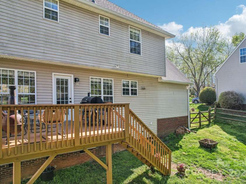 11615 Hidden Grove Trail, Charlotte, NC 28215.  MLS# CAR4240281, YatesRealty ID 17107. 