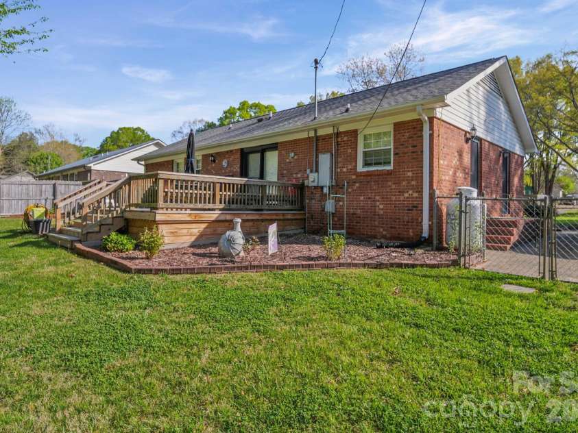 5715 Hillcrest Circle, Indian Trail, NC 28079.  MLS# CAR4365299, YatesRealty ID 17108. 