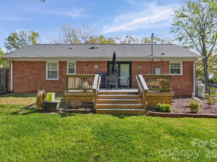 5715 Hillcrest Circle, Indian Trail, NC 28079.  MLS# CAR4365299, YatesRealty ID 17108. 