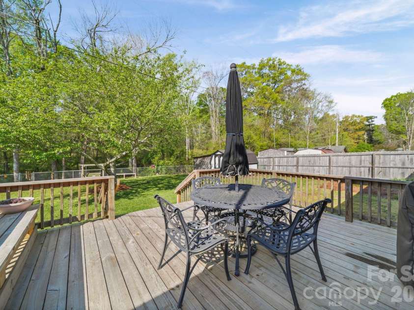 5715 Hillcrest Circle, Indian Trail, NC 28079.  MLS# CAR4365299, YatesRealty ID 17108. 