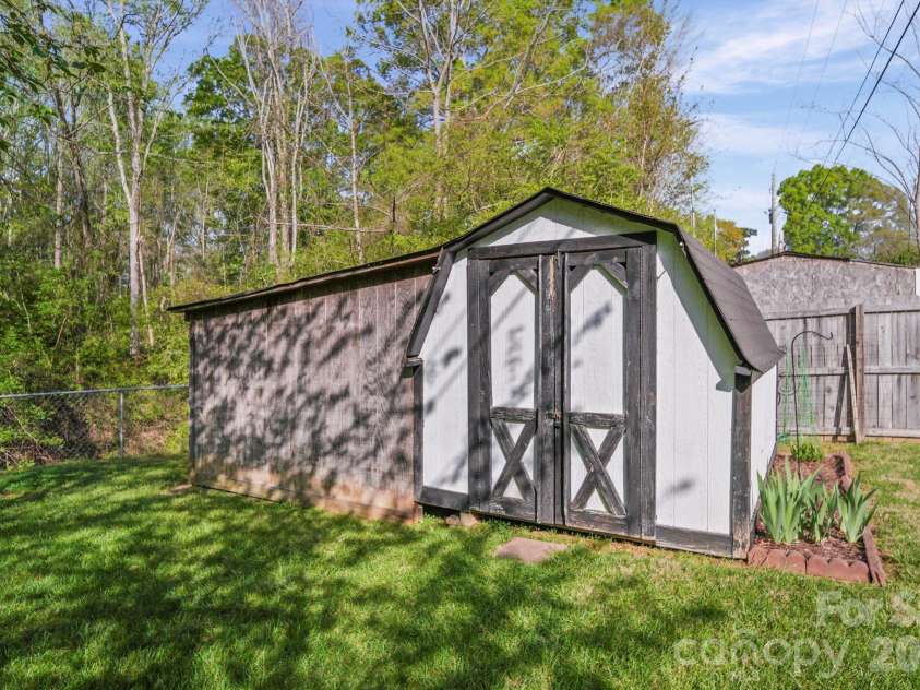 5715 Hillcrest Circle, Indian Trail, NC 28079.  MLS# CAR4365299, YatesRealty ID 17108. 