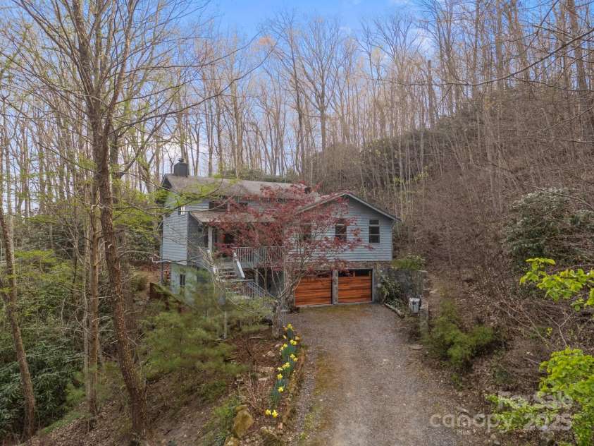 63 Chestnut Forest Road, Fairview, NC 28730.  MLS# CAR4244783, YatesRealty ID 17109. 