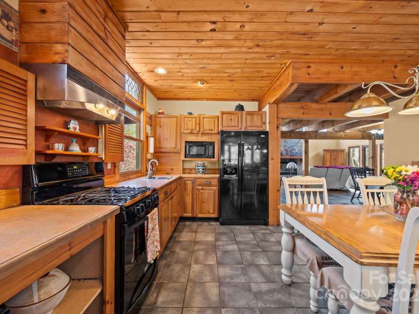 63 Chestnut Forest Road, Fairview, NC 28730.  MLS# CAR4244783, YatesRealty ID 17109. 