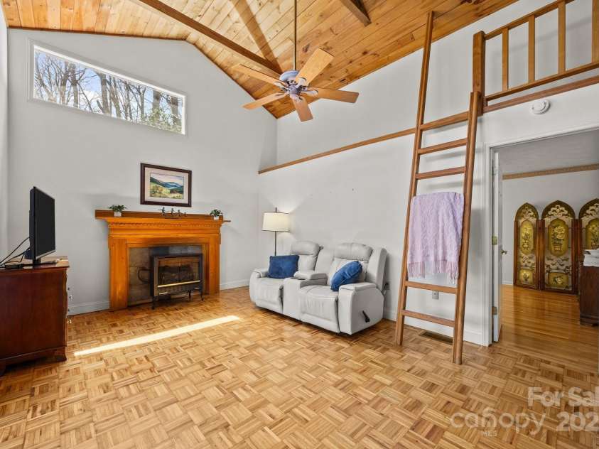 63 Chestnut Forest Road, Fairview, NC 28730.  MLS# CAR4244783, YatesRealty ID 17109. 
