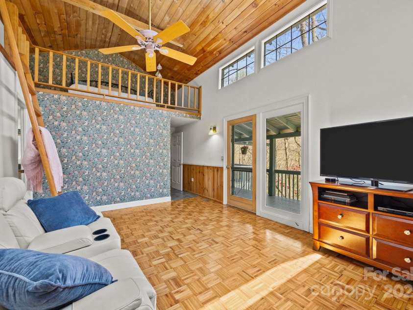 63 Chestnut Forest Road, Fairview, NC 28730.  MLS# CAR4244783, YatesRealty ID 17109. 