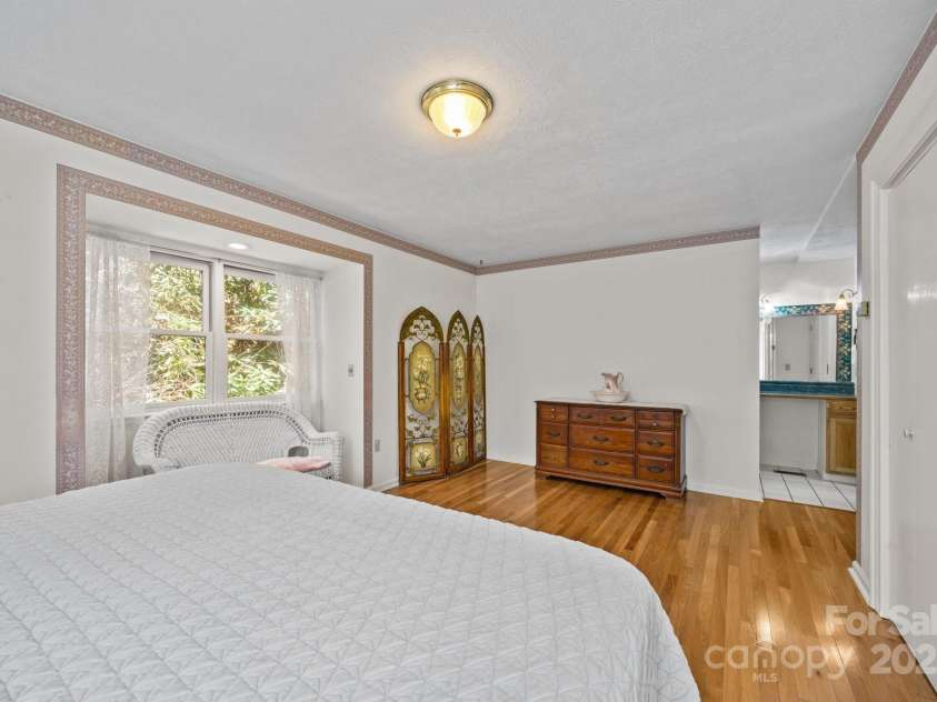 63 Chestnut Forest Road, Fairview, NC 28730.  MLS# CAR4244783, YatesRealty ID 17109. 