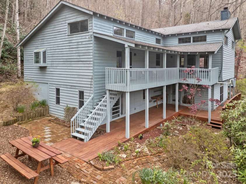 63 Chestnut Forest Road, Fairview, NC 28730.  MLS# CAR4244783, YatesRealty ID 17109. 