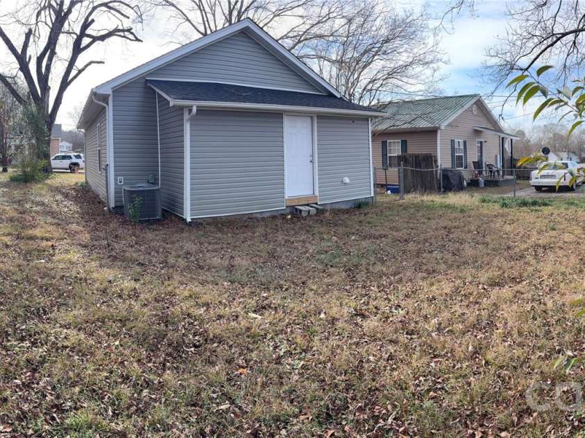 132 Lacy Street, Chester, SC 29706.  MLS# CAR4342130, YatesRealty ID 1711. 