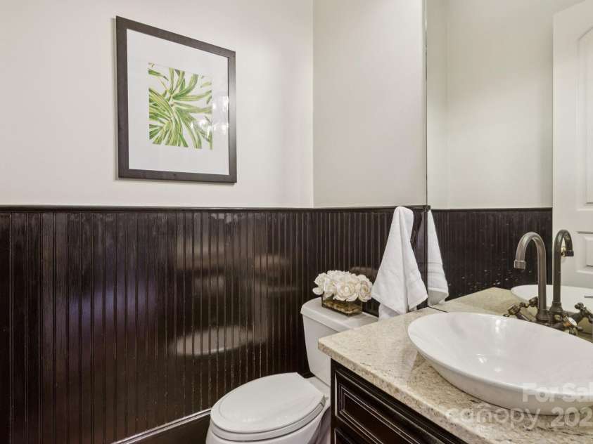 1655 Scotland Avenue, Charlotte, NC 28207.  MLS# CAR4279377, YatesRealty ID 1711. 