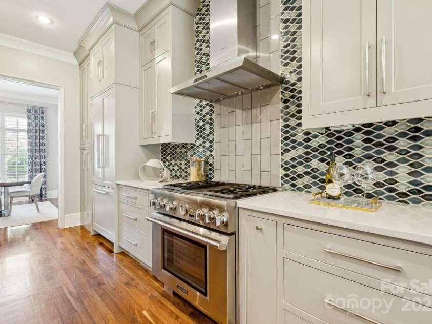 1655 Scotland Avenue, Charlotte, NC 28207.  MLS# CAR4279377, YatesRealty ID 1711. 