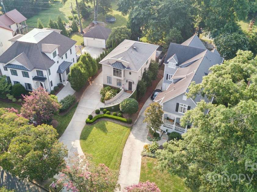 1655 Scotland Avenue, Charlotte, NC 28207.  MLS# CAR4279377, YatesRealty ID 1711. 