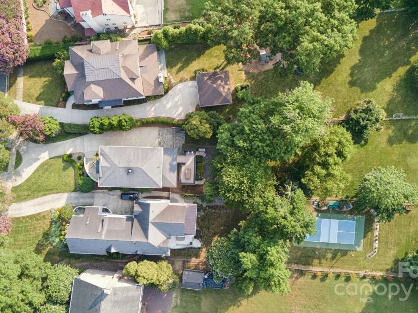 1655 Scotland Avenue, Charlotte, NC 28207.  MLS# CAR4279377, YatesRealty ID 1711. 