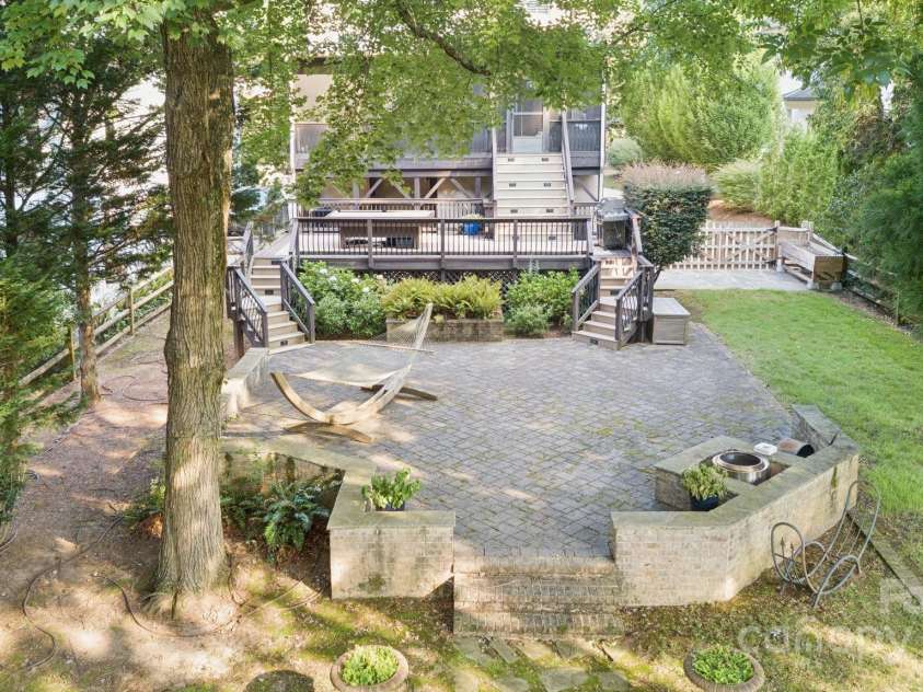 1655 Scotland Avenue, Charlotte, NC 28207.  MLS# CAR4279377, YatesRealty ID 1711. 
