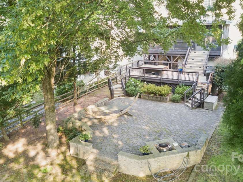 1655 Scotland Avenue, Charlotte, NC 28207.  MLS# CAR4279377, YatesRealty ID 1711. 