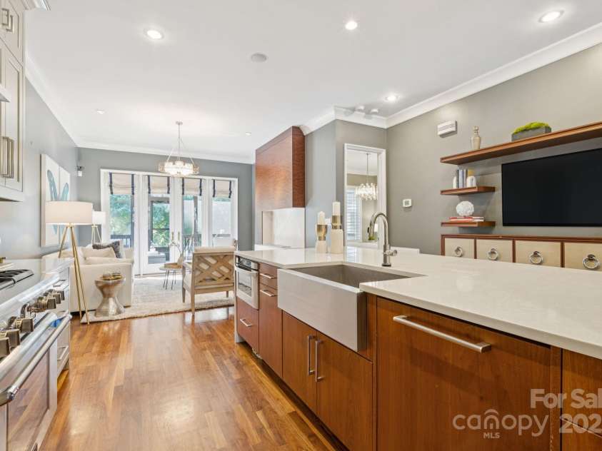 1655 Scotland Avenue, Charlotte, NC 28207.  MLS# CAR4279377, YatesRealty ID 1711. 