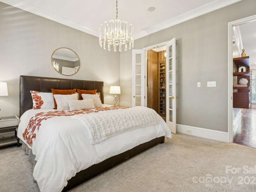 1655 Scotland Avenue, Charlotte, NC 28207.  MLS# CAR4279377, YatesRealty ID 1711. 