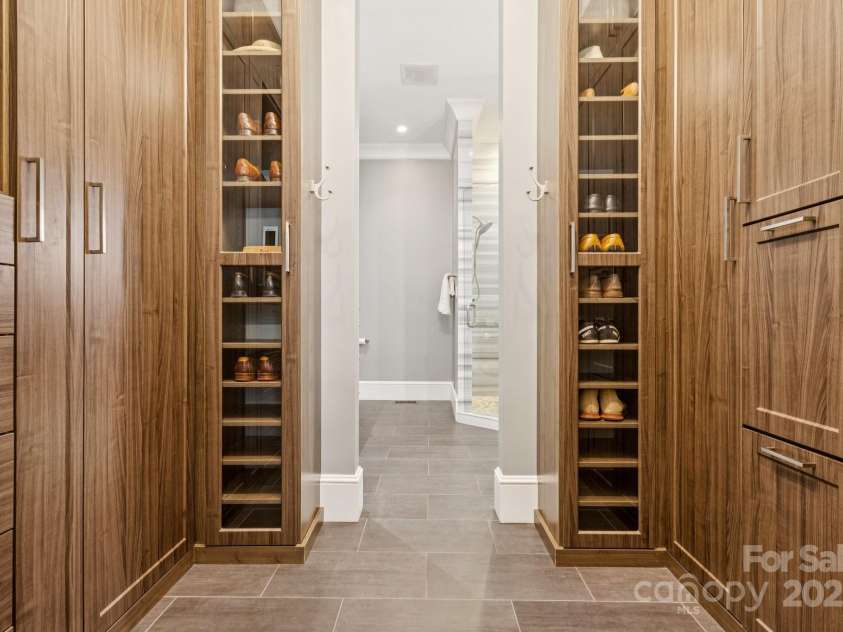 1655 Scotland Avenue, Charlotte, NC 28207.  MLS# CAR4279377, YatesRealty ID 1711. 