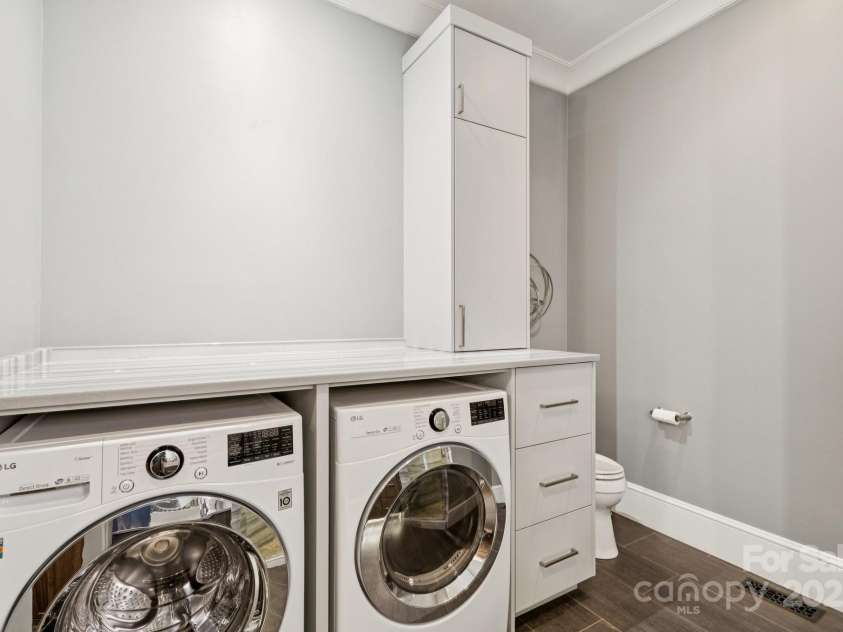 1655 Scotland Avenue, Charlotte, NC 28207.  MLS# CAR4279377, YatesRealty ID 1711. 