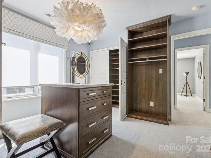 1655 Scotland Avenue, Charlotte, NC 28207.  MLS# CAR4279377, YatesRealty ID 1711. 