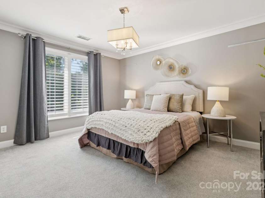 1655 Scotland Avenue, Charlotte, NC 28207.  MLS# CAR4279377, YatesRealty ID 1711. 