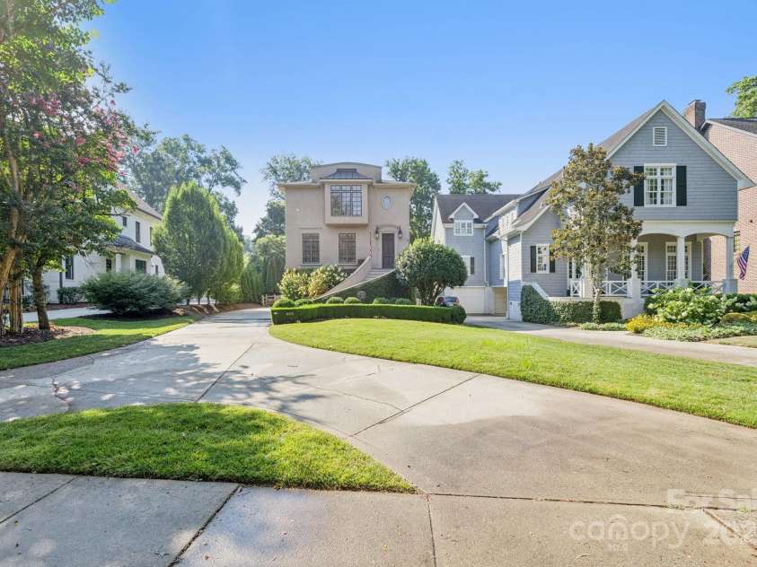 1655 Scotland Avenue, Charlotte, NC 28207.  MLS# CAR4279377, YatesRealty ID 1711. 