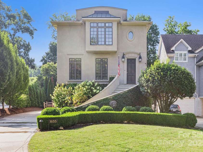 1655 Scotland Avenue, Charlotte, NC 28207.  MLS# CAR4279377, YatesRealty ID 1711. 
