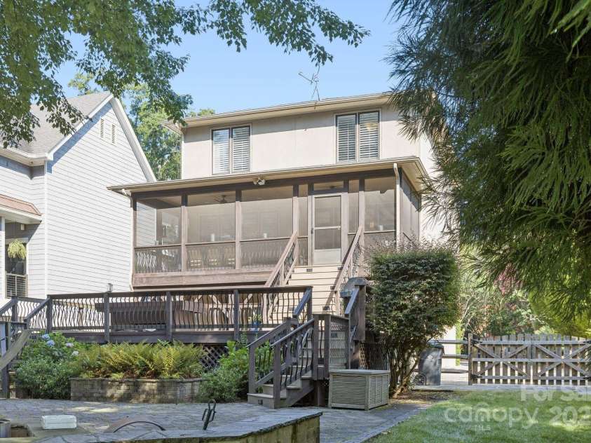 1655 Scotland Avenue, Charlotte, NC 28207.  MLS# CAR4279377, YatesRealty ID 1711. 