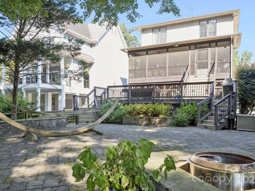 1655 Scotland Avenue, Charlotte, NC 28207.  MLS# CAR4279377, YatesRealty ID 1711. 
