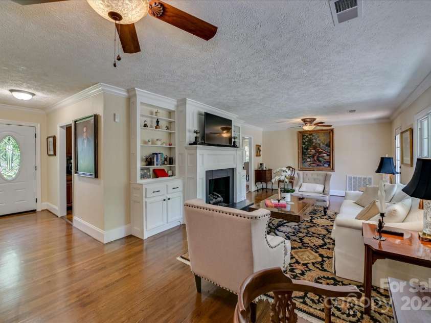 215 Barnard Avenue, Aiken, SC 29801.  MLS# CAR4308399, YatesRealty ID 1711. 