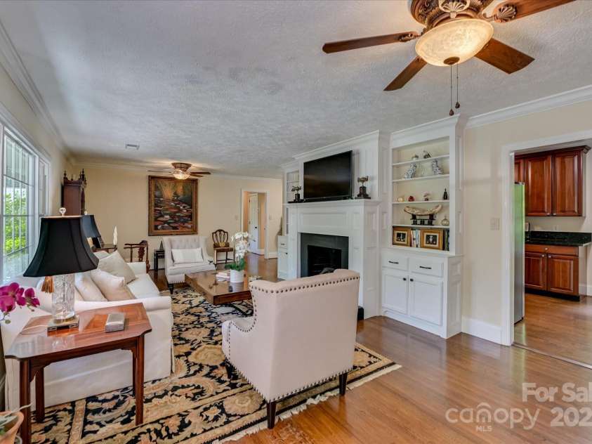 215 Barnard Avenue, Aiken, SC 29801.  MLS# CAR4308399, YatesRealty ID 1711. 