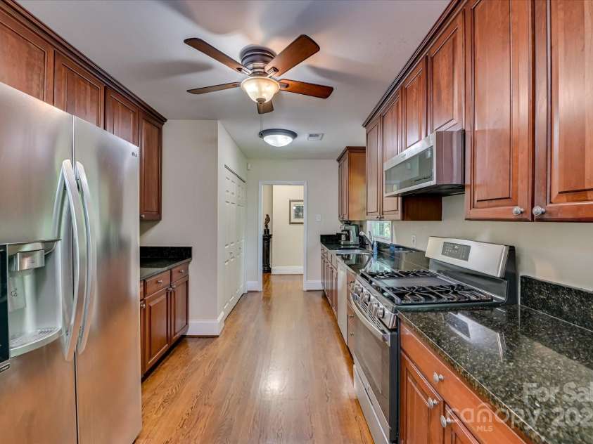 215 Barnard Avenue, Aiken, SC 29801.  MLS# CAR4308399, YatesRealty ID 1711. 