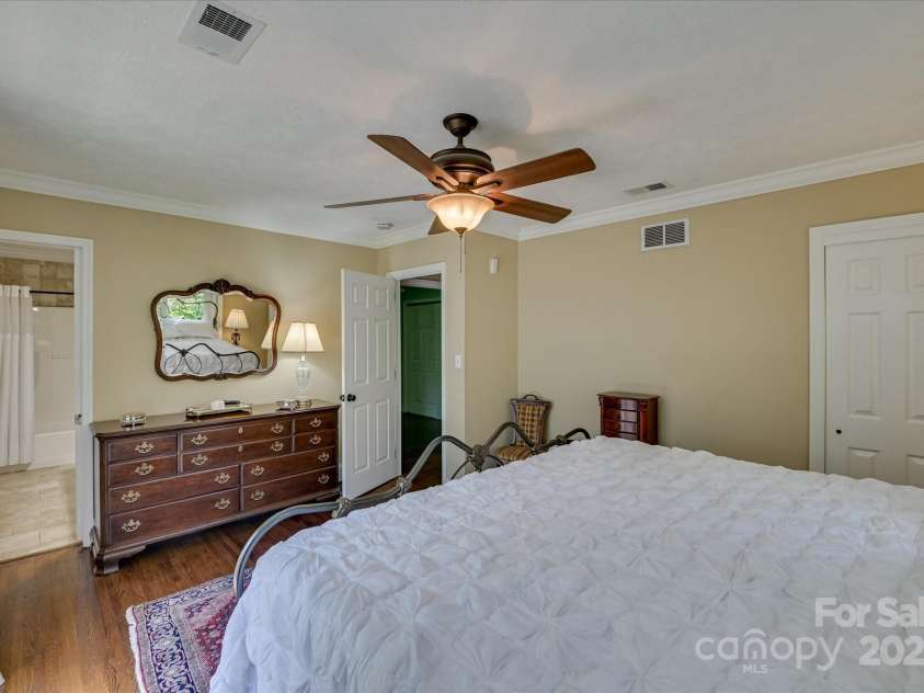 215 Barnard Avenue, Aiken, SC 29801.  MLS# CAR4308399, YatesRealty ID 1711. 