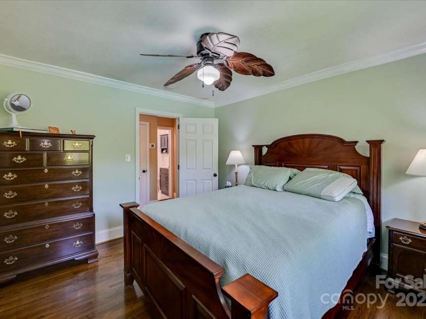 215 Barnard Avenue, Aiken, SC 29801.  MLS# CAR4308399, YatesRealty ID 1711. 