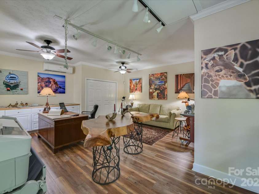 215 Barnard Avenue, Aiken, SC 29801.  MLS# CAR4308399, YatesRealty ID 1711. 