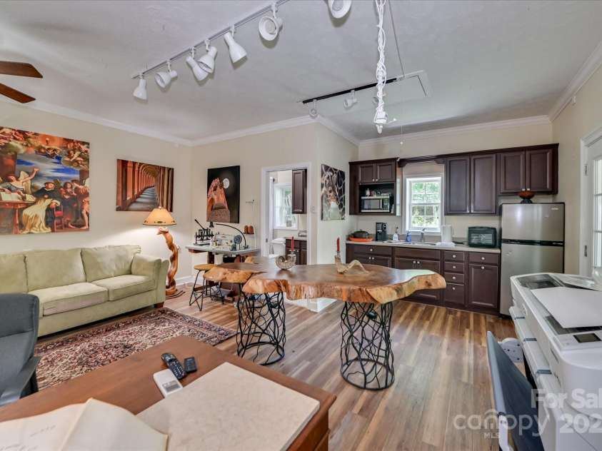 215 Barnard Avenue, Aiken, SC 29801.  MLS# CAR4308399, YatesRealty ID 1711. 